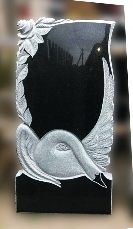 Гранитный памятник.