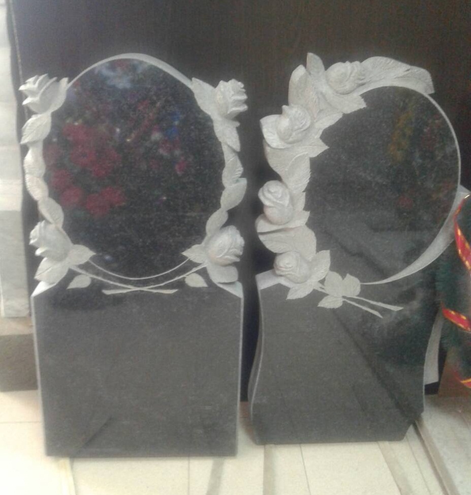 Гранитный памятник.