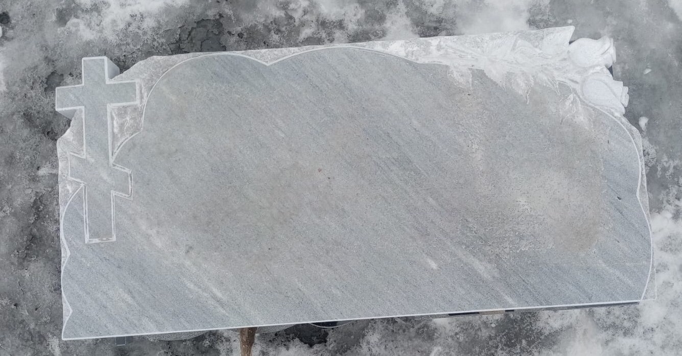 Мраморный памятник.